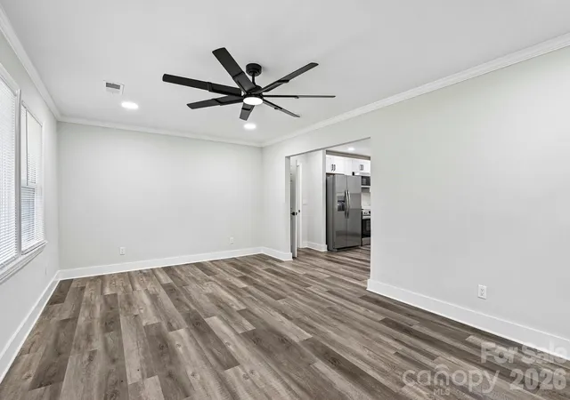Photo 4 of Single family home for sale at 4022 Southgate Dr, Charlotte, NC 28205 | MLS# 4407108 | Listing updated on 2026-08-23