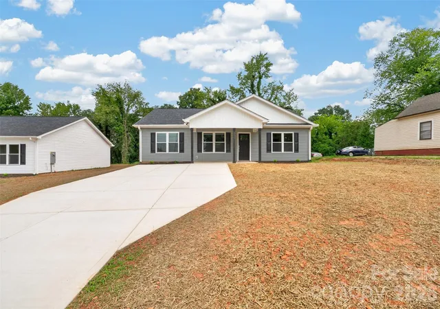 1st image of 350 14th Ave Sw, Hickory, NC 28602 | MLS# 4407121