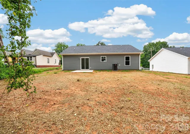 3rd image of 350 14Th Ave Sw, Hickory, NC 28602 | MLS# 4407121