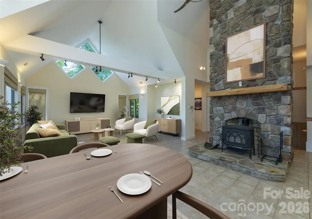 Photo 3 of Single family home for sale at 226 Strickland Dr, Waynesville, NC 28785 | MLS# 4407151 | Listing updated on 2026-10-08
