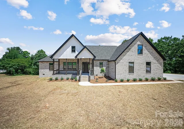 Photo 2 of Single family home for sale at 140 Ridgeline Dr, Salisbury, NC 28146 | MLS# 4407159 | Listing updated on 2026-10-05