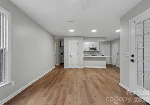 Listing Photo 3 - Condo for sale in building located at 6260 Rosecroft Dr, Charlotte, NC 28215 - Unit #6260