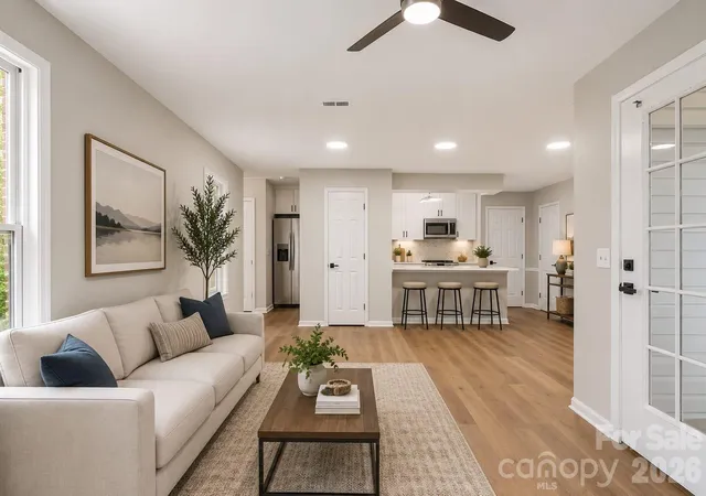 Listing Photo 4 - Condo for sale in building located at 6260 Rosecroft Dr, Charlotte, NC 28215 - Unit #6260