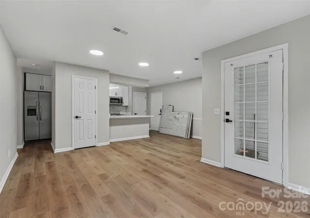 Listing Photo 5 - Condo for sale in building located at 6260 Rosecroft Dr, Charlotte, NC 28215 - Unit #6260