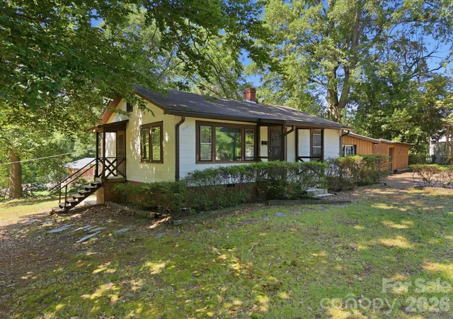 Photo 3 of Single family home for sale at 301 Meadow St, Spencer, NC 28159 | MLS# 4407172 | Listing updated on 2026-09-05
