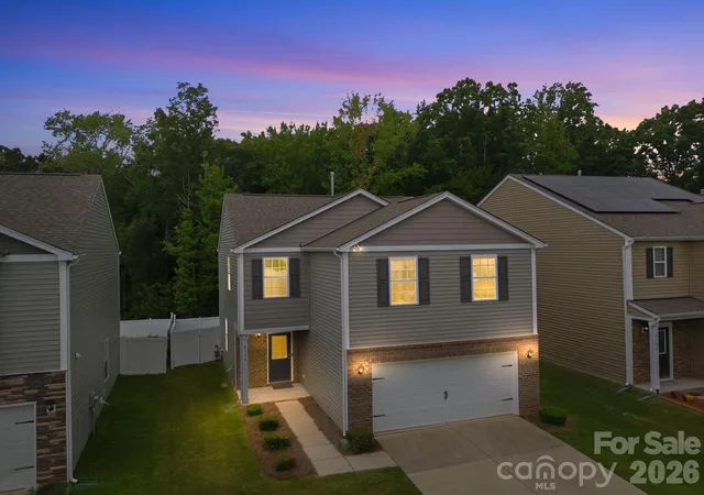 1st image of 8133 Clairwood Dr, Charlotte, NC 28269 | MLS# 4407183