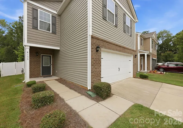 3rd image of 8133 Clairwood Dr, Charlotte, NC 28269 | MLS# 4407183