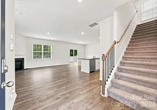 4th image of 8133 Clairwood Dr, Charlotte, NC 28269 | MLS# 4407183