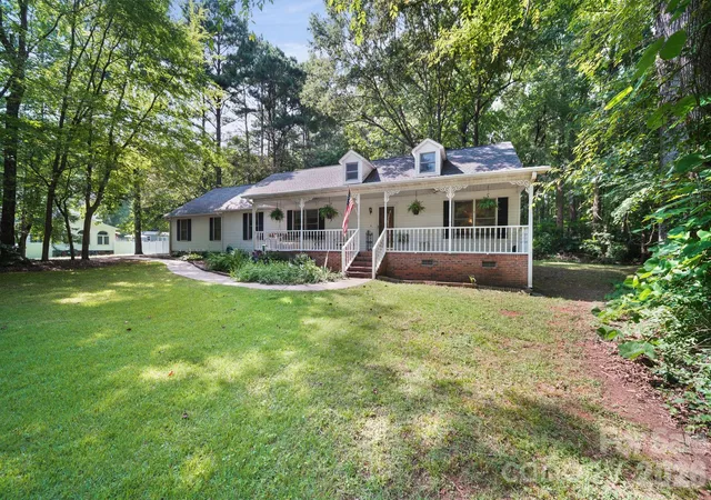 Photo 2 of Single family home for sale at 832 Old Cedar Cir, York, SC 29745 | MLS# 4407184 | Listing updated on 2026-09-03