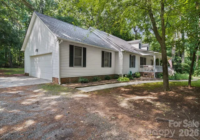 Photo 3 of Single family home for sale at 832 Old Cedar Cir, York, SC 29745 | MLS# 4407184 | Listing updated on 2026-09-03