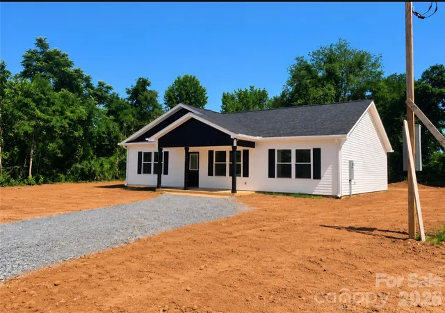 1st image of 356 14th Ave Sw, Hickory, NC 28602 | MLS# 4407186