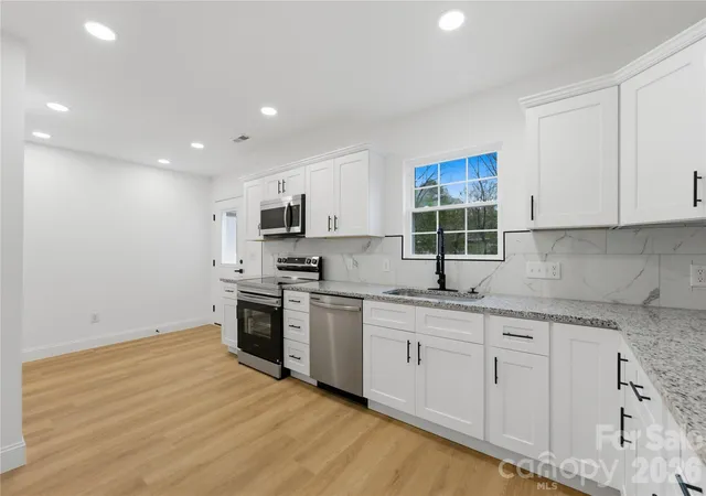 Photo 2 of Single family home for sale at 523 Biltmore St, Mooresville, NC 28115 | MLS# 4407187 | Listing updated on 2026-09-08