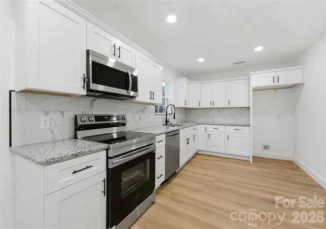 Photo 4 of Single family home for sale at 523 Biltmore St, Mooresville, NC 28115 | MLS# 4407187 | Listing updated on 2026-09-08