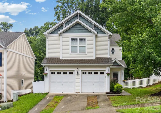 Photo 1 of Single family home for sale at 10216 Old Carolina Dr, Charlotte, NC 28214 | MLS# 4407197 | Listing updated on 2026-09-27