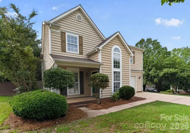 Photo 2 of Single family home for sale at 8220 Upsall Ct, Charlotte, NC 28215 | MLS# 4407199 | Listing updated on 2026-09-25