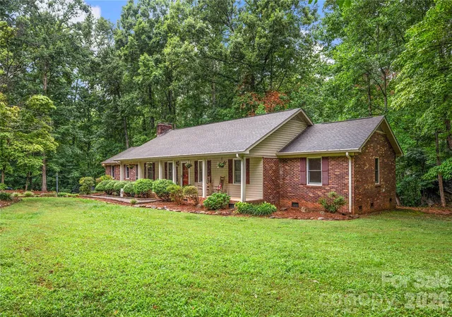 Photo 3 of Sale Pending at 101 Magnolia Dr, Mount Holly, NC 28120 | MLS# 4407212 | Listing updated on 2026-09-26