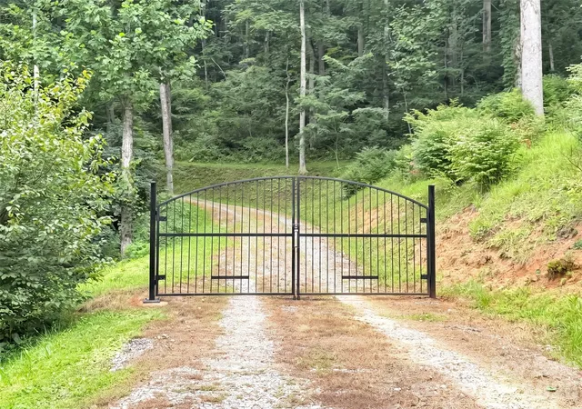 Photo 3 of Single family home for sale at 291 Incline Dr, Sylva, NC 28779 | MLS# 4407215 | Listing updated on 2026-08-06