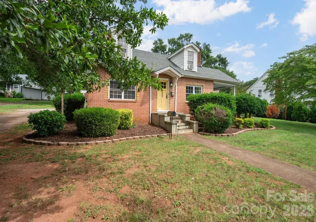 Photo 2 of Single family home for sale at 232 Maple St, Rutherfordton, NC 28139 | MLS# 4407225 | Listing updated on 2026-08-28