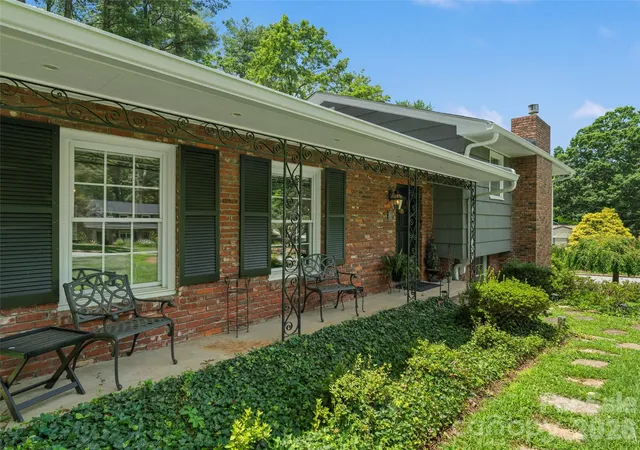 32nd image of 20 S Oak Forest Dr, Asheville, NC 28803 | MLS# 4407262