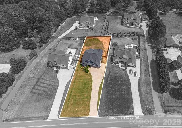 Photo 3 of Single family home for sale at 955 Robinson Rd, Gastonia, NC 28056 | MLS# 4407272 | Listing updated on 2026-09-25