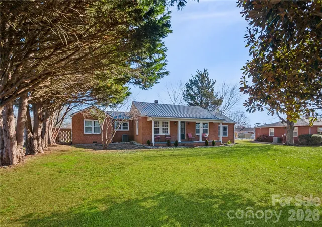 Photo 1 of Single family home for sale at 303 Island Frd Rd, Maiden, NC 28650 | MLS# 4407277 | Listing updated on 2026-08-31