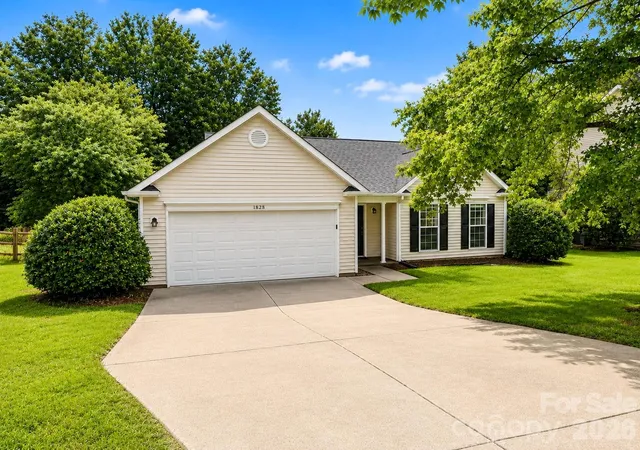 Photo 1 of Single family home for sale at 1828 Sugar Holw Dr, Charlotte, NC 28214 | MLS# 4407302 | Listing updated on 2026-08-30