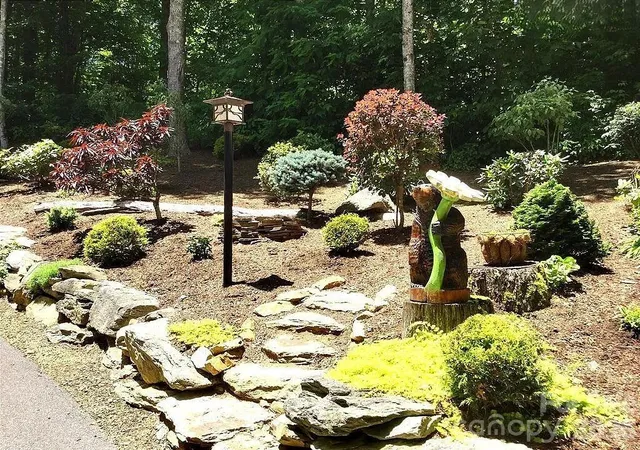 Photo 13 of Single family home for sale at 811 Hemlock Dr, Newland, NC 28657 | MLS# 4407306 | Listing updated on 2026-09-04