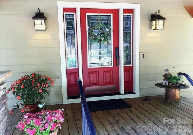 Photo 2 of Single family home for sale at 811 Hemlock Dr, Newland, NC 28657 | MLS# 4407306 | Listing updated on 2026-09-04
