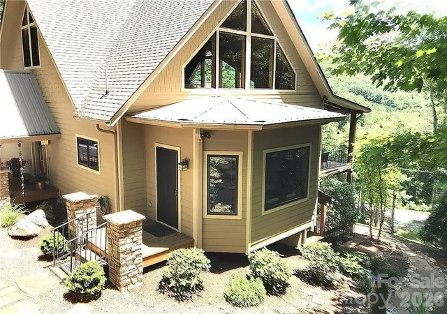 Photo 3 of Single family home for sale at 811 Hemlock Dr, Newland, NC 28657 | MLS# 4407306 | Listing updated on 2026-09-04