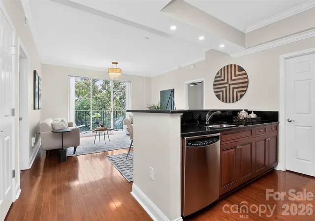 2nd image of 300 W 5th St #709, Charlotte, NC 28202 | MLS# 4407313