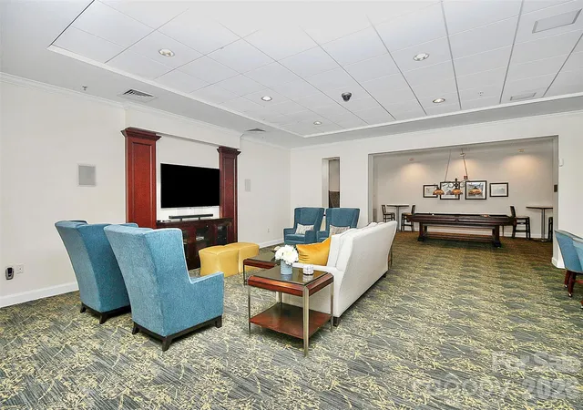 2nd image of 300 W 5Th St, Charlotte, NC 28202