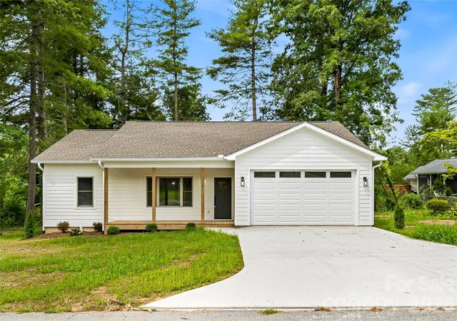 1st image of 334 Woodland Dr, Hendersonville, NC 28792 | MLS# 4407345