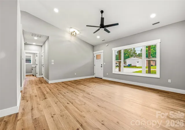 3rd image of 334 Woodland Dr, Hendersonville, NC 28792 | MLS# 4407345
