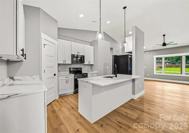 4th image of 334 Woodland Dr, Hendersonville, NC 28792 | MLS# 4407345