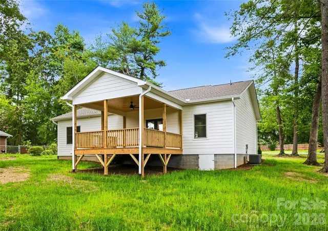 5th image of 334 Woodland Dr, Hendersonville, NC 28792 | MLS# 4407345