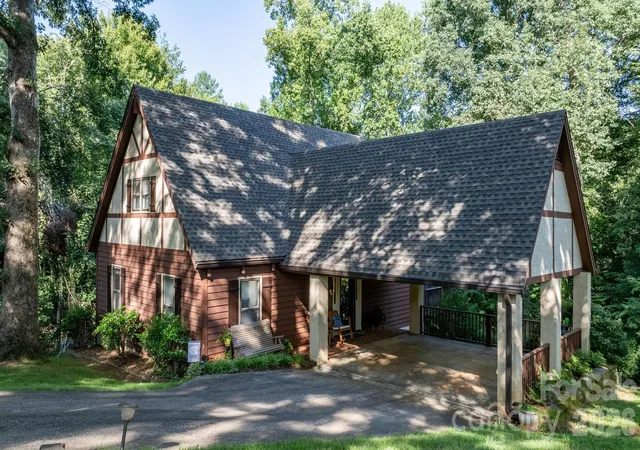 Photo 1 of Single family home for sale at 5562 Clearlake Dr, Hickory, NC 28601 | MLS# 4407359 | Listing updated on 2026-07-24