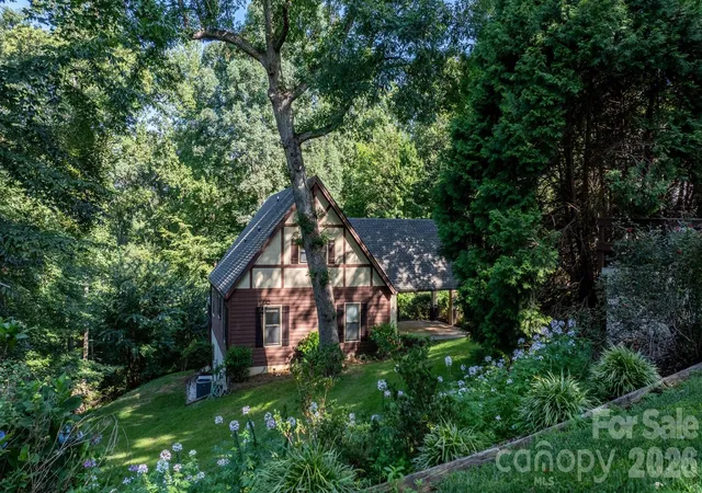 Photo 2 of Single family home for sale at 5562 Clearlake Dr, Hickory, NC 28601 | MLS# 4407359 | Listing updated on 2026-07-24