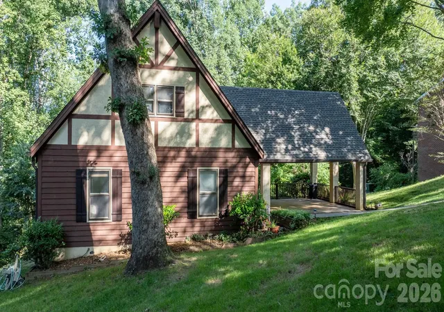 Photo 3 of Single family home for sale at 5562 Clearlake Dr, Hickory, NC 28601 | MLS# 4407359 | Listing updated on 2026-07-24