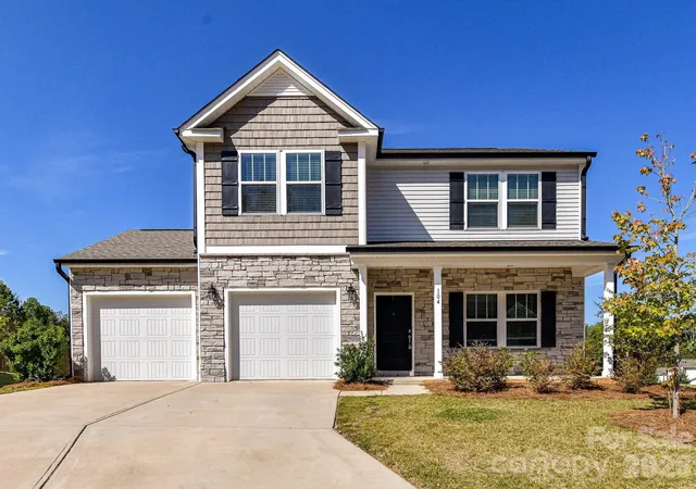 Photo 1 of Single family home for sale at 104 Trissy Ct, Statesville, NC 28625 | MLS# 4407366 | Listing updated on 2026-09-03