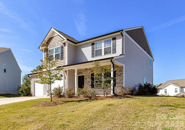 Photo 3 of Single family home for sale at 104 Trissy Ct, Statesville, NC 28625 | MLS# 4407366 | Listing updated on 2026-09-03