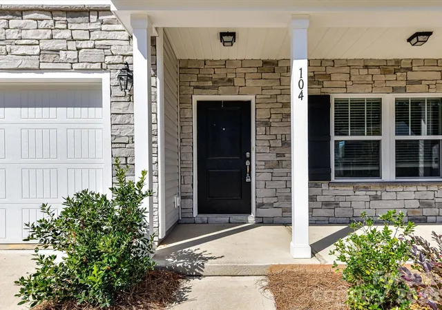 Photo 3 of Single family home for sale at 104 Trissy Ct, Statesville, NC 28625 | MLS# 4407366 | Listing updated on 2026-09-03