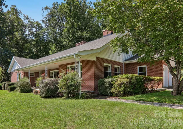 2nd image of 1404 Valmont Dr, Hendersonville, NC 28791 | MLS# 4407369