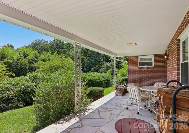 4th image of 1404 Valmont Dr, Hendersonville, NC 28791 | MLS# 4407369