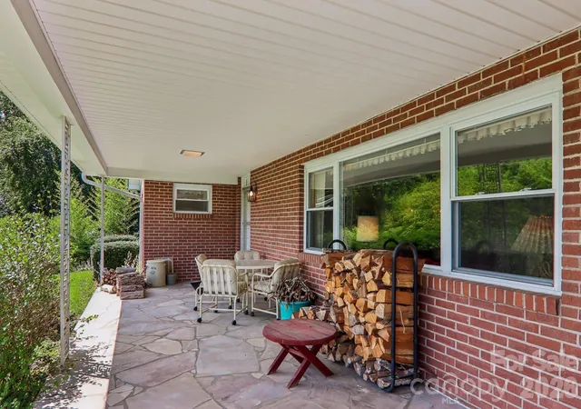 5th image of 1404 Valmont Dr, Hendersonville, NC 28791 | MLS# 4407369