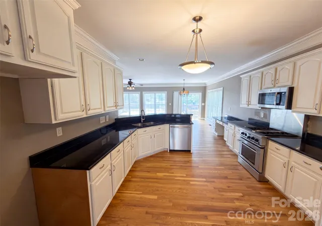 Photo 2 of Sale Pending at 9721 Arlington Oaks Dr, Charlotte, NC 28227 | MLS# 4407398 | Listing updated on 2026-09-24