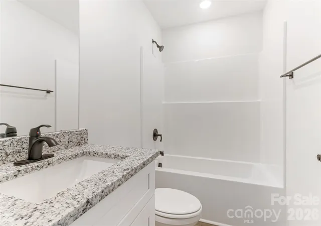2nd image of 105-107 8th Ave Dr SE, Hickory, NC 28602