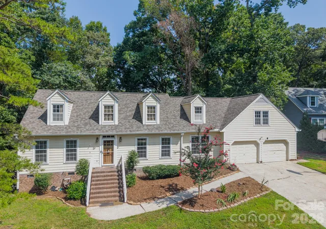 Photo 1 of Single family home for sale at 5815 Chapel Crk Ct, Charlotte, NC 28226 | MLS# 4407410 | Listing updated on 2026-08-17