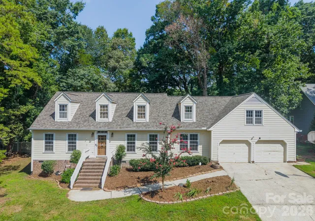 Photo 2 of Single family home for sale at 5815 Chapel Crk Ct, Charlotte, NC 28226 | MLS# 4407410 | Listing updated on 2026-08-17