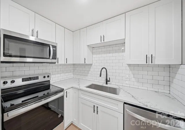 Photo 3 of Single family home for sale at 8114 Holly Hl Rd, Charlotte, NC 28227 | MLS# 4407427 | Listing updated on 2026-09-03