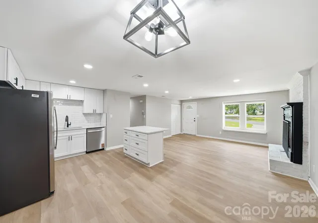 Photo 4 of Single family home for sale at 8114 Holly Hl Rd, Charlotte, NC 28227 | MLS# 4407427 | Listing updated on 2026-09-03